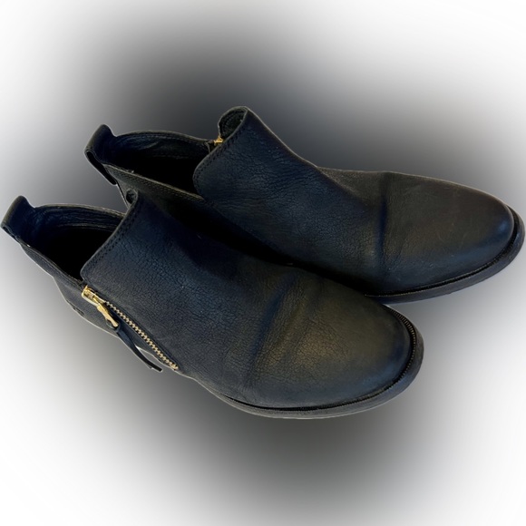 UGG Glee Side Zip Ankle Bootie Black Leather Size 6.5 - Picture 9 of 9